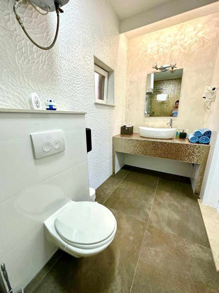 Lomara Guest house